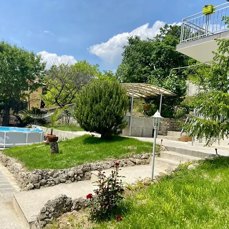 Villa Stella - Private House With Parking Spot, Pool And Sea View Varna