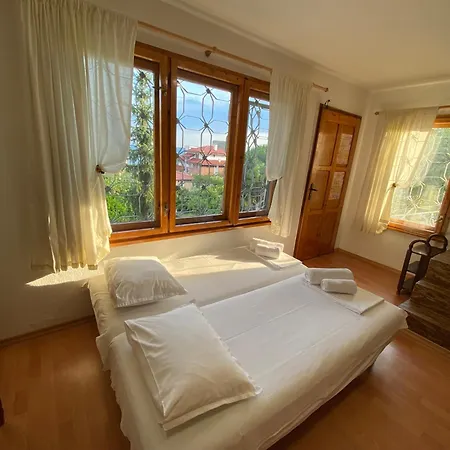 Stella - Private House With Parking Spot, Pool And Sea View Варна