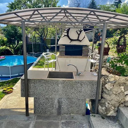 Stella - Private House With Parking Spot, Pool And Sea View Varna