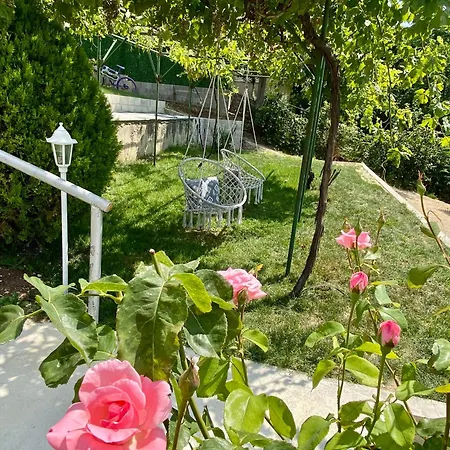Stella - Private House With Parking Spot, Pool And Sea View Varna